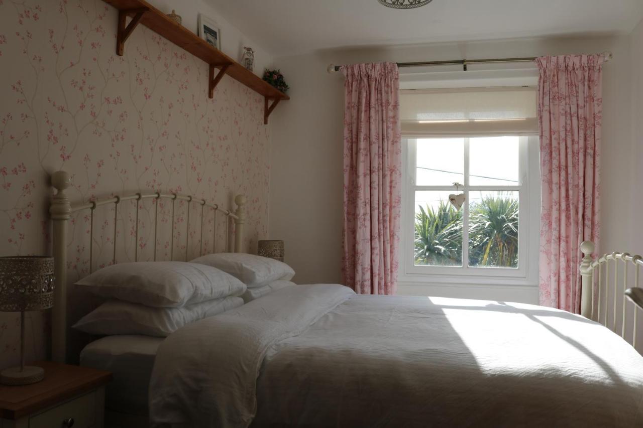 Large Cottage, 3 Beds All En-Suite, Small Village Location Overlooking Mousehole Πενζάνς Εξωτερικό φωτογραφία